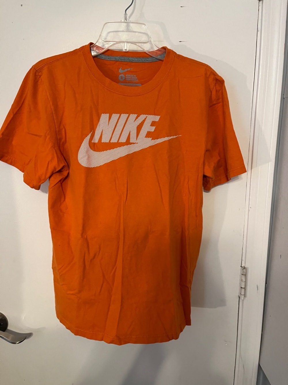 Nike regular fit size small orange T-shirt, short sleeve.